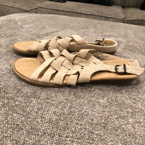 Blowfish Natural Canvas Flat Sandals, Size 7.5 - Picture 3 of 4